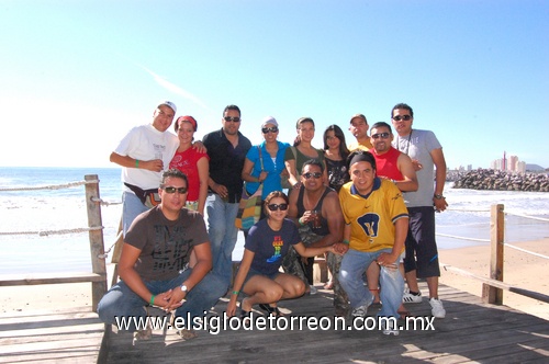 08052009 Nelson y Mayra Juárez, Héctor y Claudia Barro, José Luis y Sonia Mejía, Rafael y Laura Ibarra, Adrián Barro y Cristy Dávila, Joab de la Rosa, Gilberto y Adolfo Campos.