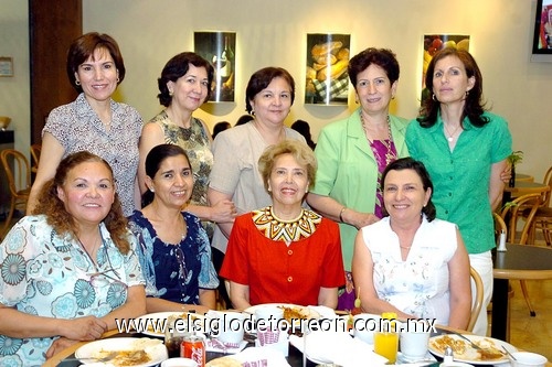 12052009 Paquita Morales, Paty Castrillón, Malena, Ana, Ana María, Tere, Laura, Angélica y Georgina, ex alumnas del colegio La Luz.