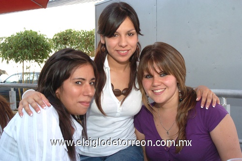 10052009 Laura Beltrán, Andrea Bellazetín y Vero Ramos.