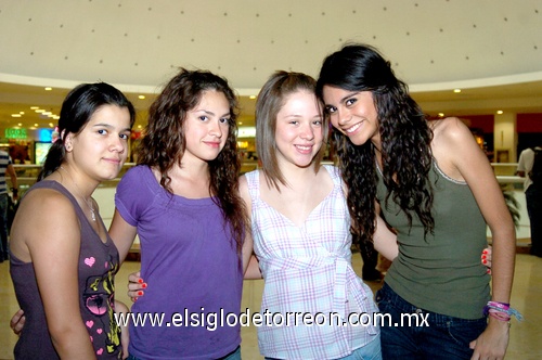 10052009 Érika Gleva, Gaby Bañuelos, Montse Martínez y Sofía Saviano.