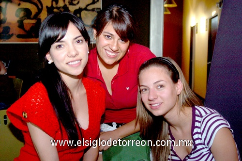 10052009 Esther, Ana Cris y Mary Gaby.