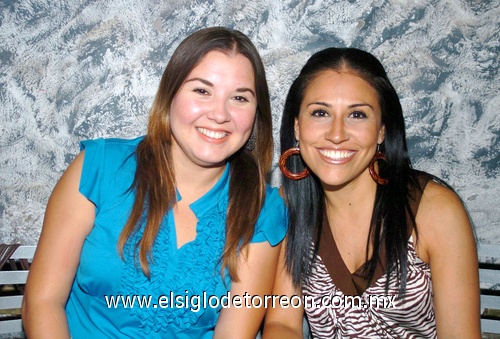 10052009 Nydia Martínez y LiliaGalván, presentes en el evento.