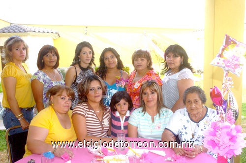 10052009 Entre las invitadas podemos mencionar a Laura Cordero, Alina Torres,  Zuleth, la futura mamá, Lety Márquez, Rosa Valadez, Martha Valadez, Sandra, Vanesa Valadez, la niña Mariela Riveroll, la abuelita Sra. Rosario Cordero y la bisabuela, Sra. Juana Aguirre.