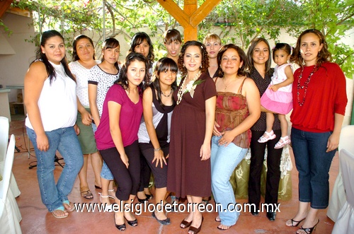 10052009 Recibe buenos deseos. Rocío junto a sus amigas Martha, Ilse, Janeth, Mirta, Mary, Mabel, Miriam, Aleydis, Éricka, Judith y Annel, que asistieron a su festejo.