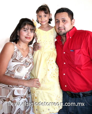 10052009 Samantha Liliana Saucedo Hernández cumplió cuatro años y fue festejada por sus papás Liliana Hernández del Valle y Omar Saucedo Romero.