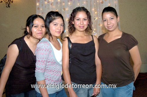 10052009 Estela Urbina, Diana y Ángeles López, y Karla Domínguez.