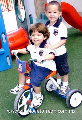 13052009 Rogelio Adame y Diego Pérez, jugando como buenos amiguitos.