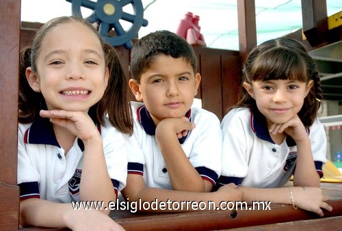 13052009 Aymeé, Norma, Agustín, Nayeli y Lizuli Martínez Reza, en un restaurante de esta ciudad.