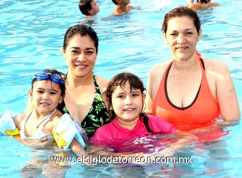 13052009 María Luisa, Azucena Martínez, Ivanna y Azucena Gutiérrez.