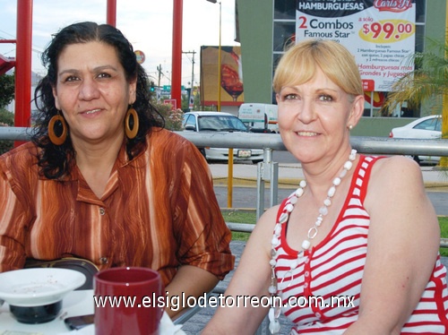 14052009 Fina Murra y Chachis Romero disfrutaron de una rica taza de café.