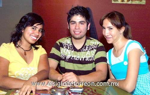 14052009 Cinthya Estela García Guerrero, Juan Emmanuel Carrillo López y Cynthia Patricia Andrade.