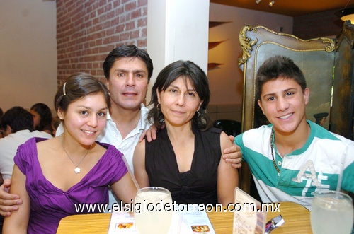 16052009 Ana Lucía y Gerardo Barraza, Lucía de Barraza y Gordo Barraza.