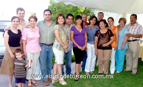 19052009 Muy querida. La señora Oralia Armendáriz de Cueva celebró su cumpleaños junto a sus hijas, hijos políticos, nietos y demás familiares que le desearon numerosas felicitaciones. EL SIGLO DE TORREÓN/SERGIO REYES