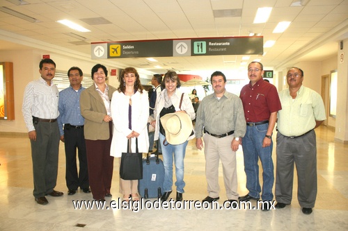 23052009 Teresa Abdo y Patricia Piñones llegaron a La Laguna para impartir un diplomado y fueron recibidas por representantes de la Sección 35 y 44.