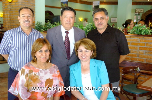 15052009 Profr. José Ramón Ocón Acosta acompañado por Eduardo Muro, Orlando Peniche, María del Rosario Mendoza y Guadalupe Eunice Cruz, el pasado miércoles 13 de mayo de 2009.