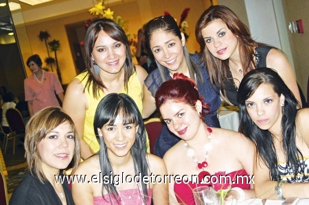 Sofía Pámanes, Daniela Wong, Eliza Rodríguez, Stefanía Cardia, Cristina Oviedo, Martha de Martínez y Fabi Yáñez.