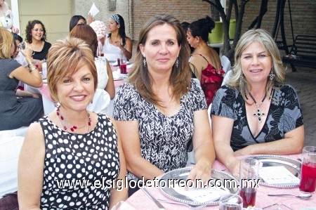 Vickie Hamdan, Consuelo de Armendáriz y Karla Frisbea Ramírez.