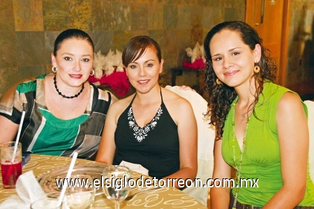 Gaby de Martínez, Ana de Tejeda y Lourdes de Rodríguez.