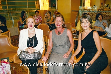 Inés de Saenz, Hedie Edduce y Rosy Meléndez.