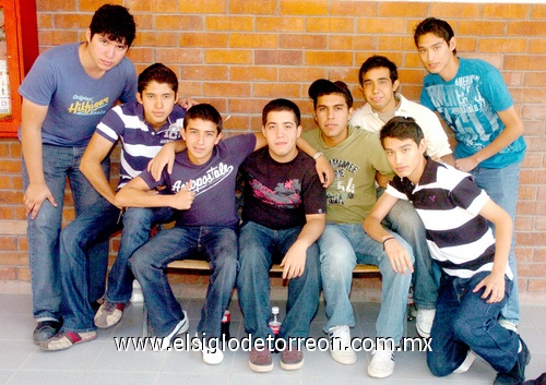 26052009 Festejados. Érick Soriano, Miguel Reyes, Fer Villagrana, Daniel Martínez, Sari Reyes, Aldaír Valdez, José Luis Saucedo y Luis Saucedo.