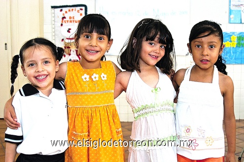 17052009 Camila Rivera, María José Ibarra y Gaby Paola Chaúl.