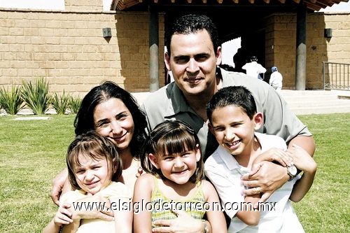 17052009 Eduardo Riesco, Gabriela Santoscoy, Eddy, Daniela y Natalia.