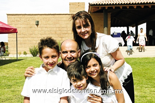 17052009 Gerardo Máynez, Nora Porras de Máynez, Gerry, Natalia y Efraín Máynez Porras.