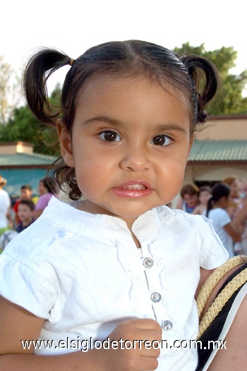 17052009 Isabella Rojas gozó un feliz Día del Niño.