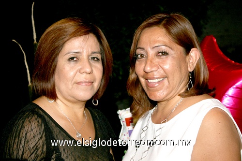 17052009 Hermanas. El sábado nueve de mayo, conmemoraron su 50 aniversario de vida las cuatas Emma Virginia y Minerva Flores Olvera y los festejaron con una fiesta familiar. EL SIGLO DE TORREÓN/JAIME DE LARA