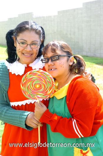 24052009 Angélica María Martínez y Anacely Marín.