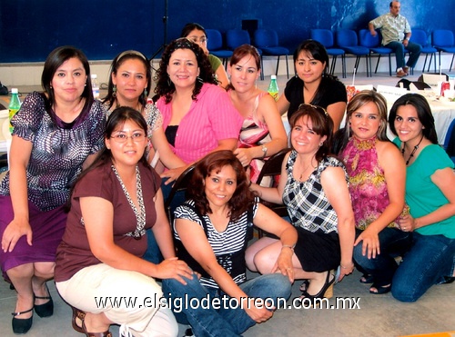 24052009 Grupo de maestras del colegio América que pasaron una tarde agradable en la comida celebrada en su honor el día 16 de mayo.