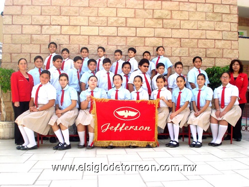 24052009 Alumnos de sexto año de primaria del colegio Thomas Jefferson que obtuvieron el primer lugar en la Olimpiada del Conocimiento Infantil de la zona escolar 512, acompañados de sus maestras Miss Hilda Romero y Miss Alma Herrera.