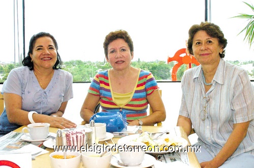 24052009 Silvia Armendáriz, Quetita Reyes y Olga Mitre, en un desayuno.