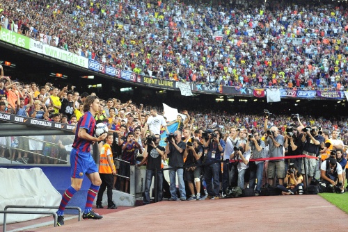 Ibrahimovic, ha explicado durante su presentación que él 'no es' el sustituto de Samuel Eto'o, jugador al que alabó por estar 'en los libros -de honor- del Barça'.