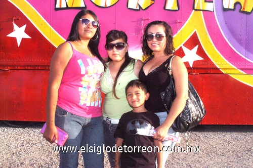 03082009 Norma Ortega, Lizbeth Ortega, Nallely Andrade y Obed Franco.