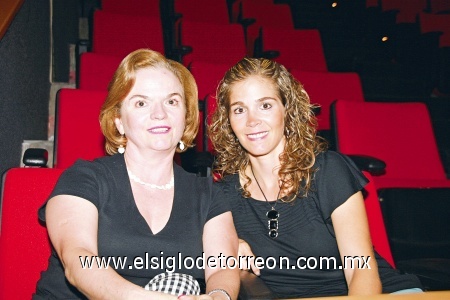 ACUDEN AL TEATRO Susana y Sussy González.