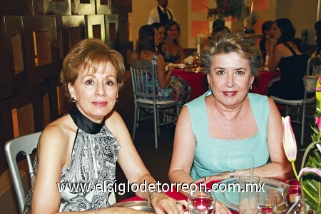 INVITADAS Bárbara y Leticia, durante la despedida de Lucía Flores.