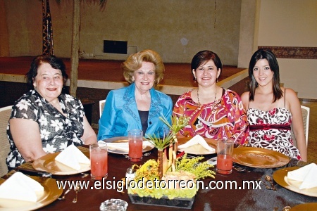 DESPEDIDA DE SOLTERA Nena Borrego, Conchita Borrego, Angélica López y Angélica de Lozano, en la merienda de Samantha Diez Borrego.