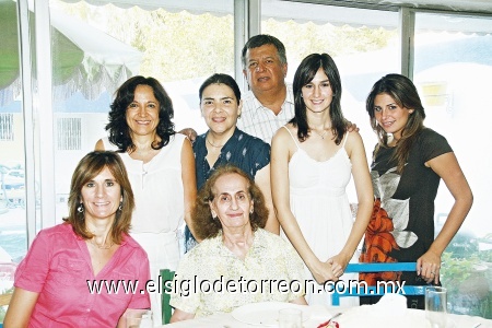 Beba Peña, Laura de Peña, Jorge Peña, Ana Peña,Meliza Carrillo, Lulú de Peña y Victoria de Alanis.