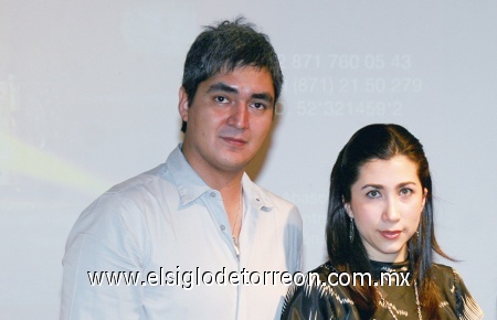 Eduardo Benitez y Verónica Zurita de González.