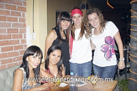 Laura Sánchez, Titi Sánchez, Gilda Berrueto, Lizeth Gallardo y Paula Ramírez.