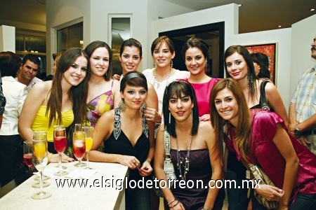 CELEBRAN APERTURA DE NUEVO NEGOCIO Susy Garza,María Amarante, Lore Armendáriz,María Elvira, Bárbara Gurza,MarceMartínez, Neni Villarreal, ClaudiaMartínez y DanyMacías.