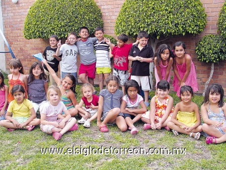 Antonio Flores, Sebastián Nevárez, Patricio, Gabriel, Emilio Jaidar, José Carlos, Renata y Luciana Valdes, DanielaMartínez, Daniela, Caro Santibáñez,Megan y Nohemí, Vanesa,Marui, Ximena, Victoria Grageda, Romina, Paola y Valeria Tinoco.