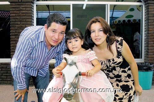 30082009 Con motivo de su tercer cumpleaños fue festejada Ami Lucero González Santillán, por sus papás Julio González González y Lucero Santillán.