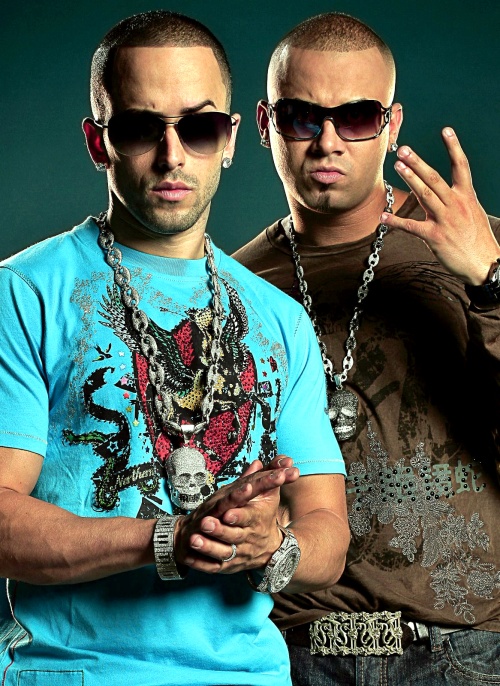 Juan Luis Morera Luna, conocido artísticamente como Wisin, es uno de los cantantes más destacados del género Reggaetón. Forma parte del famoso dúo Wisin & Yandel, como solista ha tenido grandes éxitos.