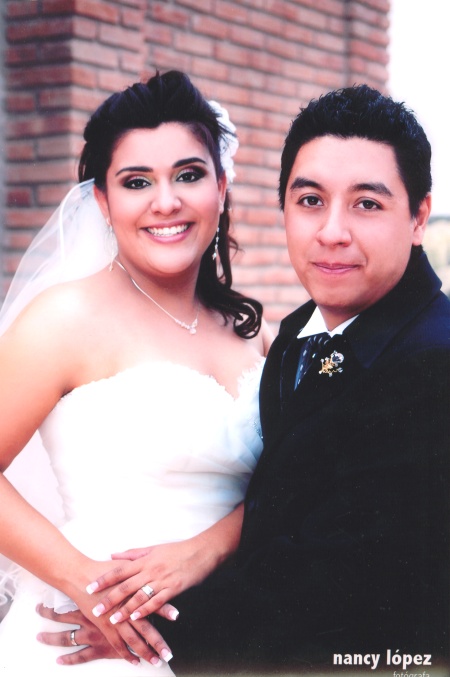 Contrajeron nupcias,  Srita. Arq. Dalia Eglantina Muñoz Jiménez e Ing. José Ángel Hernández Velázquez, en la iglesia de San Pedro Apóstol, el nueve de mayo de 2009, en punto de las 19:45 horas. 

Estudio Nancy López