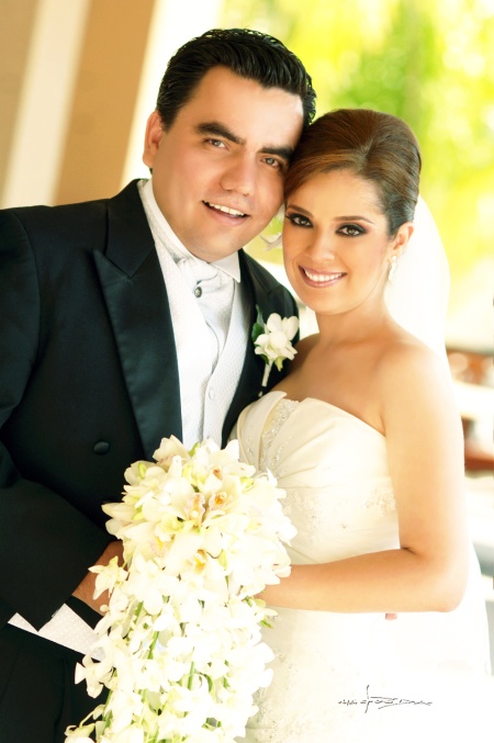 Srita. Etna Suzette Loera Gómez unió su vida a la del Sr. Luis Enrique Hernández Romo, en la parroquia de Los Ángeles, el pasado 27 de junio de 2009, a las 20:30 horas. 

Maqueda Fotografía