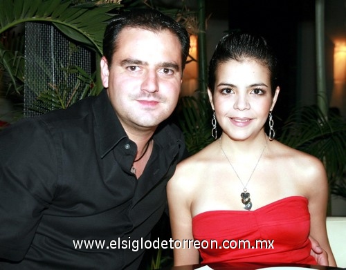 11092009 
Alberto Torres y Lydia Cárdenas, deleitaron su paladar con una deliciosa cena.