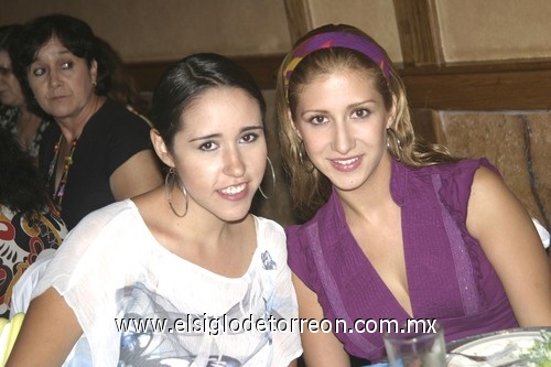 11092009 
Monse Reyes y Yezka Garza, en la fiesta de canastilla que le fue ofrecida a Brenda Bello.

Paty Franco y Trixie Reyes, disfrutando en un acontecimiento social.

Iliada y Marcelo Torres, acompañaron a los recién casados Marygaby y Memo en su recepció nupcial.