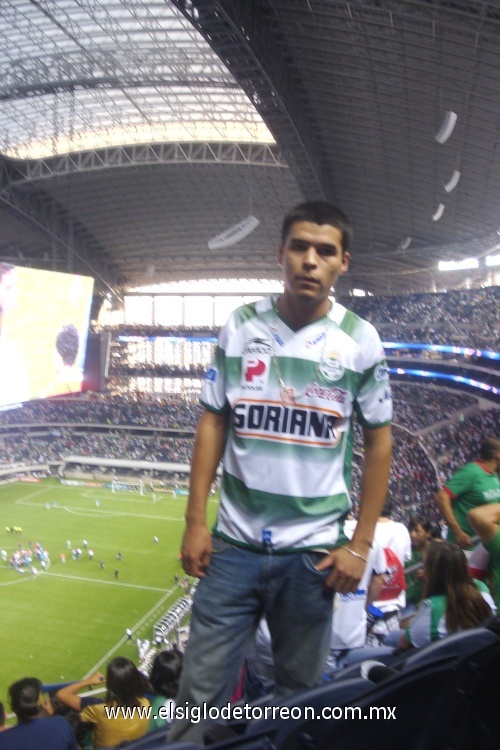 Héctor López en el Nuevo Estadio de los Dallas Cowboy.,Arlington Tx, 19 julio 2009.